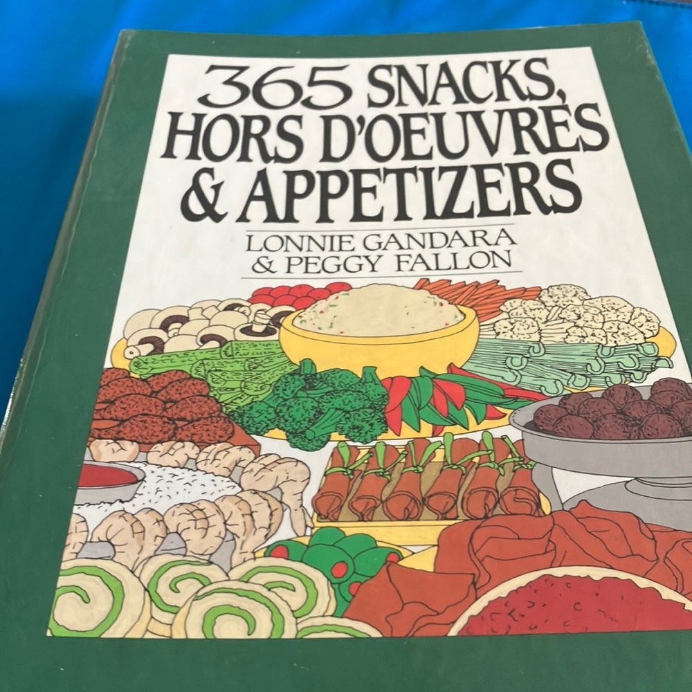365 Snacks, Hors D'Oeuvres & Appetizers Book
